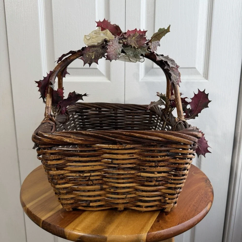 Woven Wicker Double Handle Basket Leaf Accents Fall Decor Cottage Granny